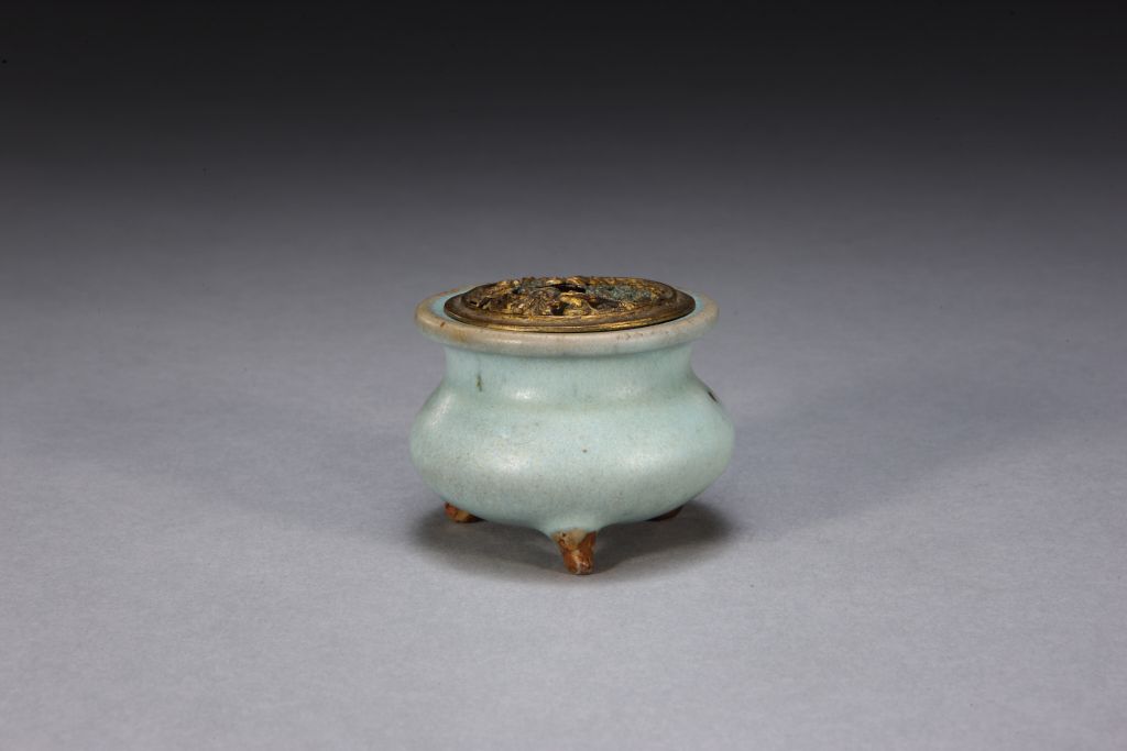 图片[1]-Jun Kiln Sky Blue Glaze Tripod Furnace-China Archive